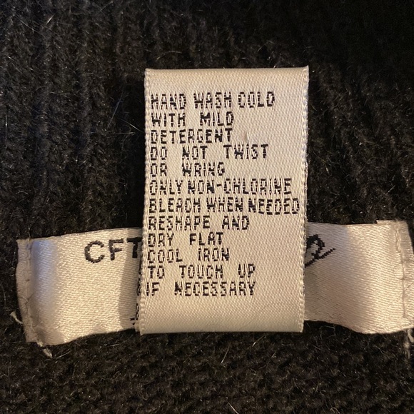 Long Black sweater with wide neck perfect with leggings - Picture 5 of 6